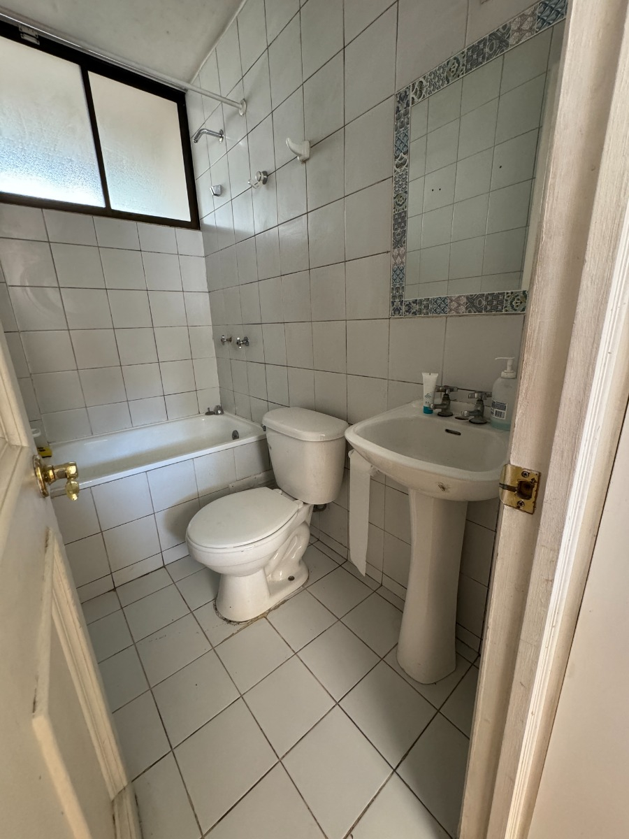 Arriendo Casa NO 4D en suite Walk-in cl&oacute;set 3B 1E San Carlos de Apoquindo - Las Condes