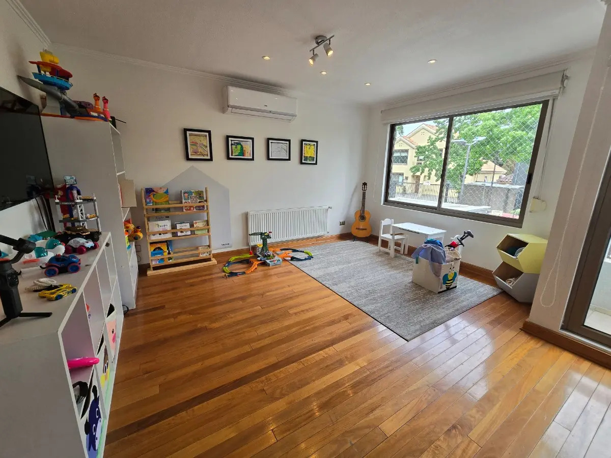 Venta Casa P 5D 4B 2E 2B San Carlos de Apoquindo - Las Condes