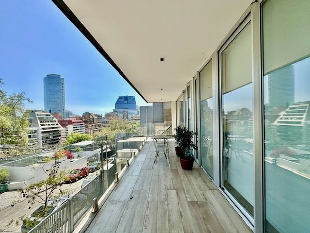 Venta Casa Oriente 4D 4B 3E Barrio El Golf - Las Condes