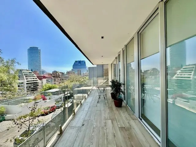 Venta Casa Oriente 4D 4B 3E Barrio El Golf - Las Condes