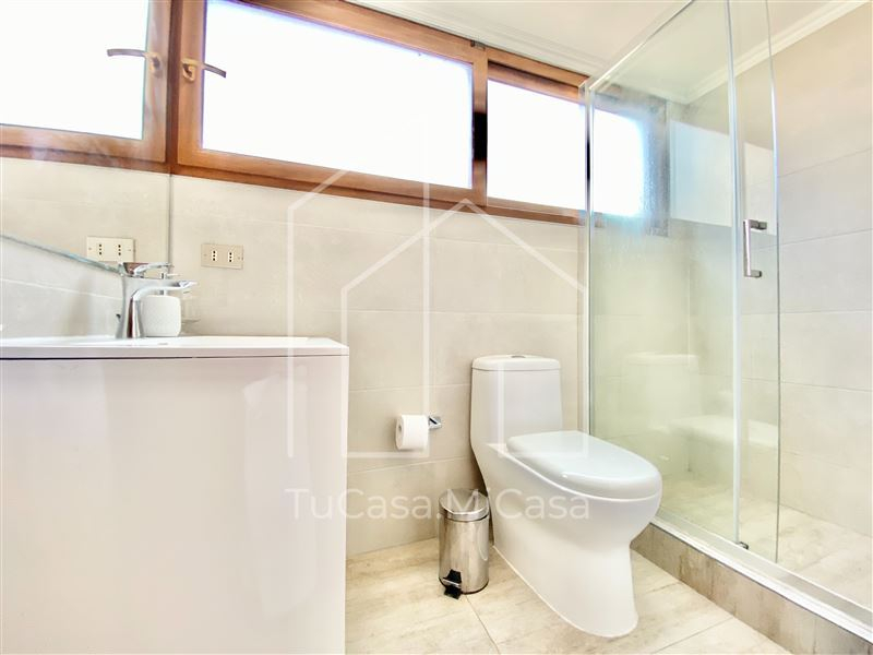 Venta Casa Nor-Oriente 4D en suite Walk-in cl&oacute;set 3B 2E 1B San Carlos de Apoquindo - Las Condes
