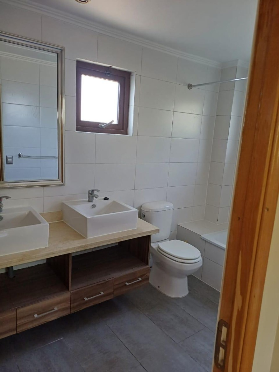 Arriendo Casa P 4D en suite Walk-in cl&oacute;set 4B 2E 1B Chicureo - Colina