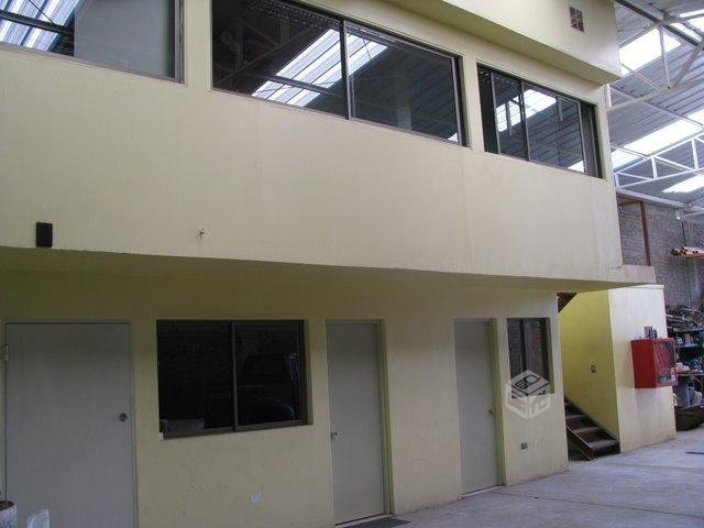 Galpon Industrial Estaci&oacute;n Central 350 M2