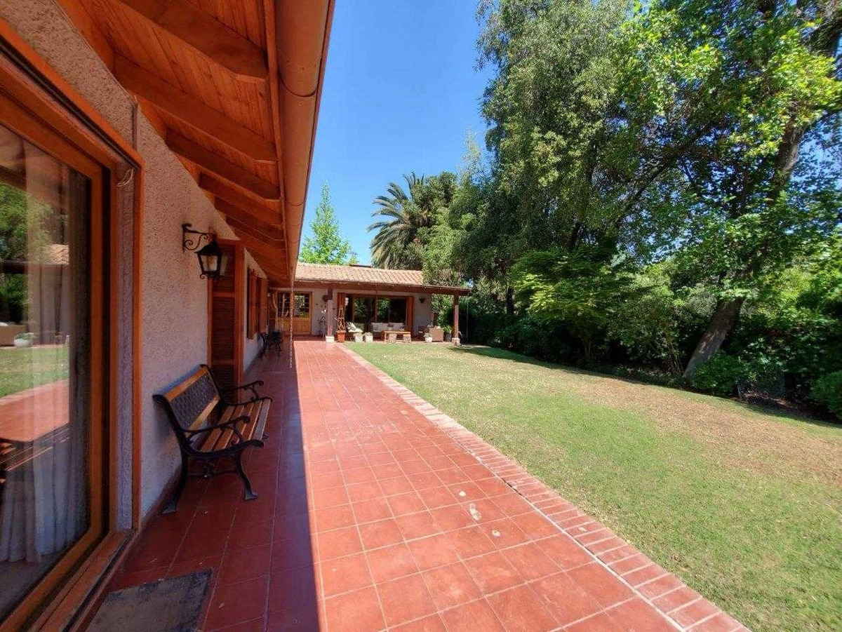 Venta Casa NOSP 5D en suite Walk-in cl&oacute;set 4B 6E 1B El Huinganal - Lo Barnechea