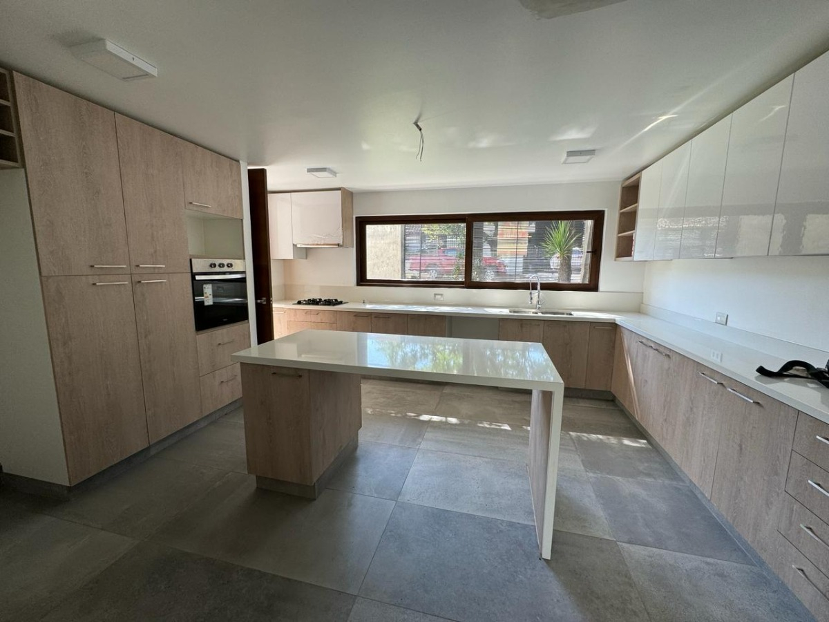 Venta Casa NO 6D Walk-in cl&oacute;set 4B 2E 1B San Carlos de Apoquindo - Las Condes