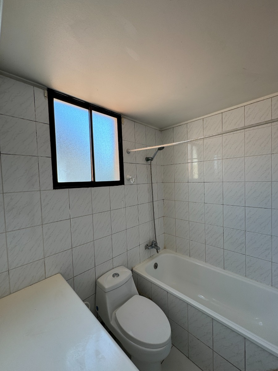 Arriendo Casa NO 4D en suite Walk-in cl&oacute;set 3B 1E San Carlos de Apoquindo - Las Condes
