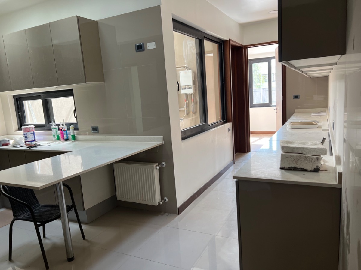 Arriendo Casa NO 4D en suite Walk-in cl&oacute;set 4B 3E La Dehesa - Lo Barnechea