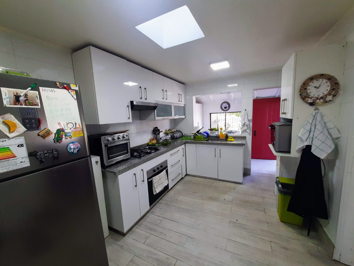 Arriendo Casa N 4D en suite Walk-in cl&oacute;set 3B 2E 2B Villa El Dorado - Vitacura