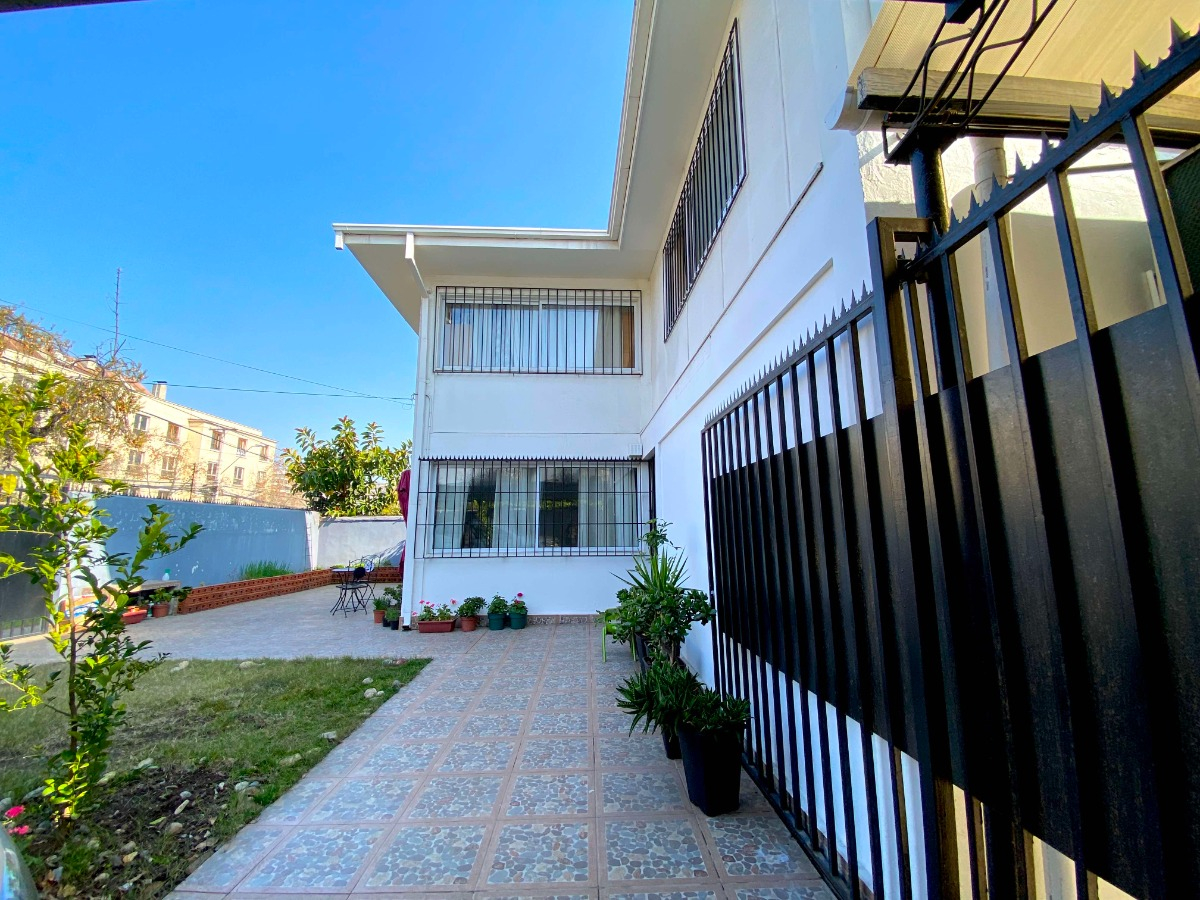 Arriendo Casa 4D 3B 3E 1B In&eacute;s de Su&aacute;rez - Providencia