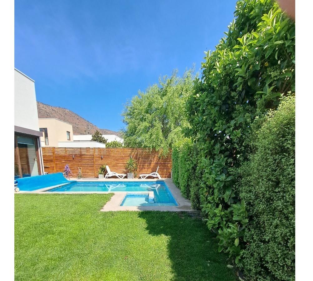 Venta Casa NP 4D en suite Walk-in cl&oacute;set 3B 2E Chicureo - Colina