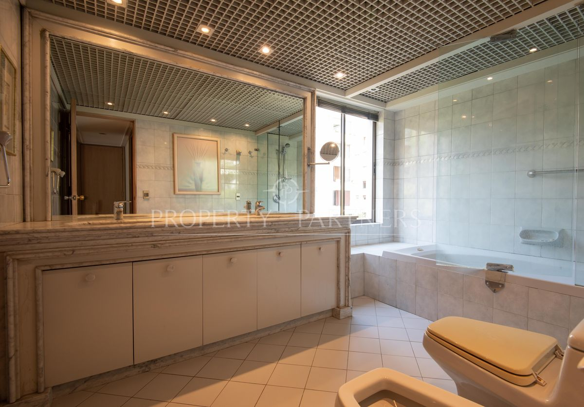 Venta Departamento NO 3D Walk-in cl&oacute;set 3B 2E 1B Barrio El Golf - Las Condes