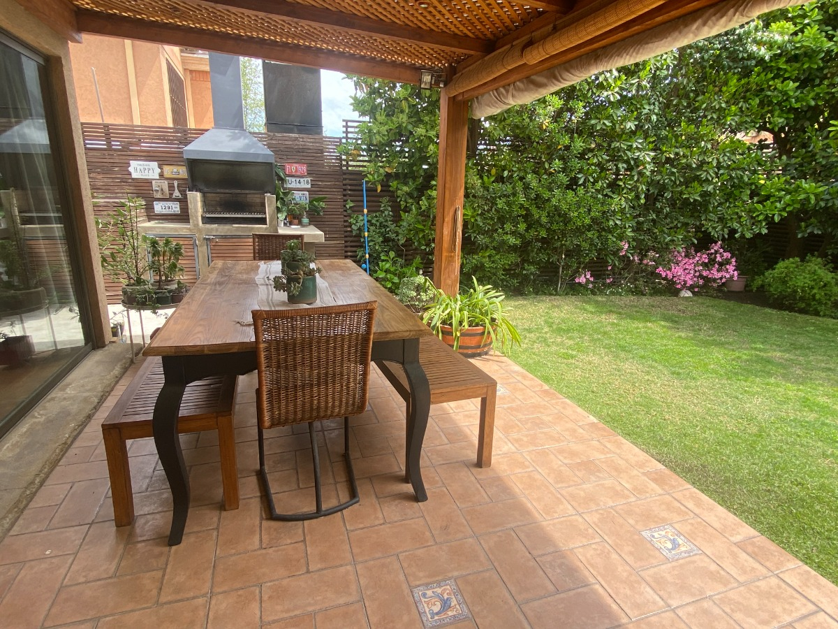 Venta Casa NOSP 4D en suite Walk-in cl&oacute;set 4B 2E 1B San Carlos de Apoquindo - Las Condes