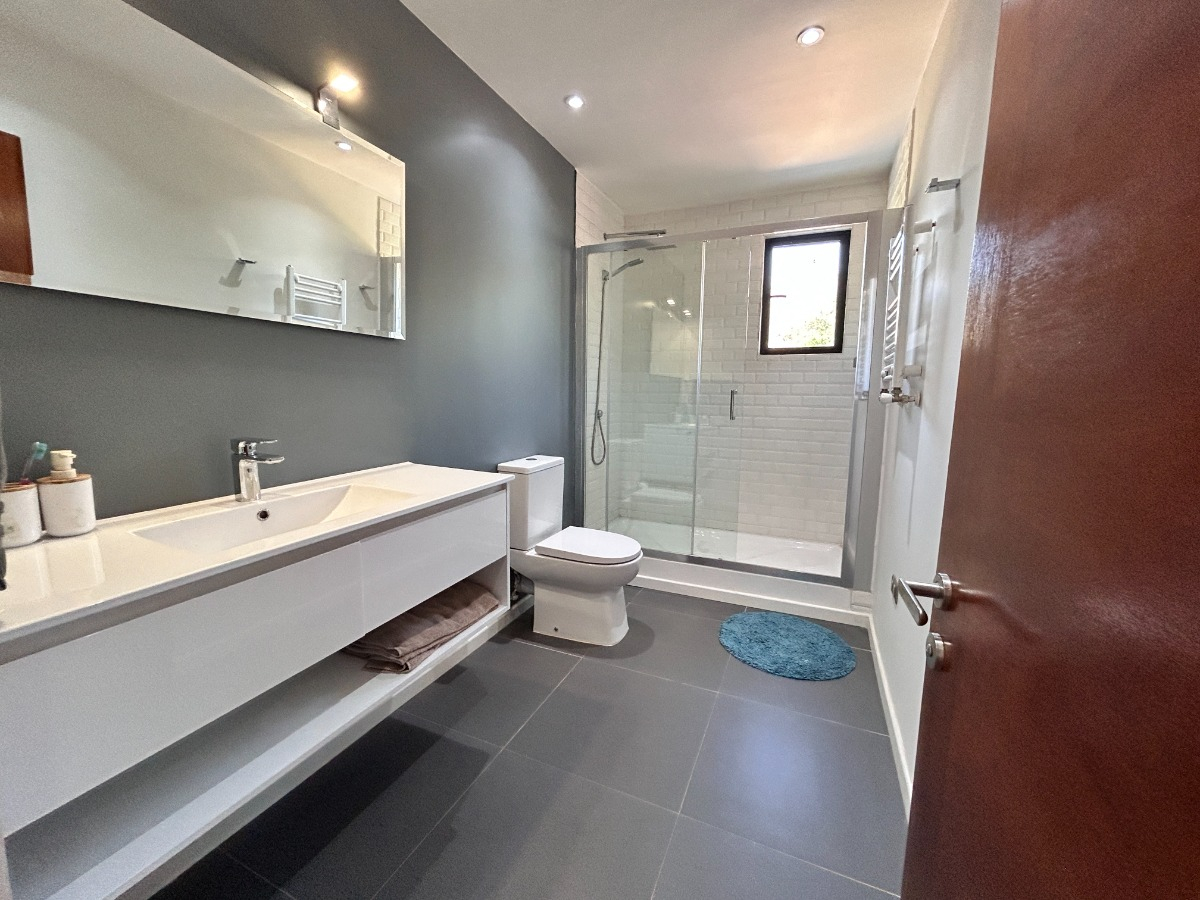 Arriendo Casa NOSP 7D en suite Walk-in cl&oacute;set 5B 3E 1B El Array&aacute;n - Lo Barnechea