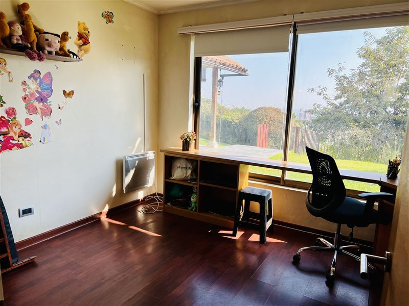 Venta Casa Poniente 5D en suite Walk-in cl&oacute;set 6B 4E 1B El Remanso - Las Condes