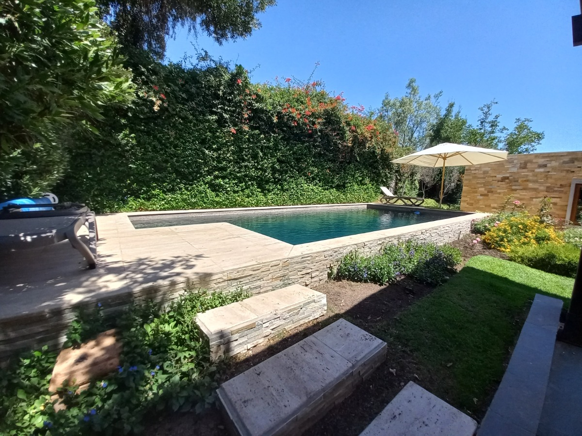 Venta Casa NP 5D en suite Walk-in cl&oacute;set 4B 6E 2B Chicureo - Colina