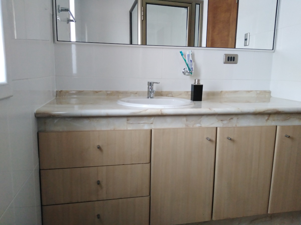 Venta Casa 3D en suite Walk-in cl&oacute;set 3B 2E Troncos Viejos - La Reina