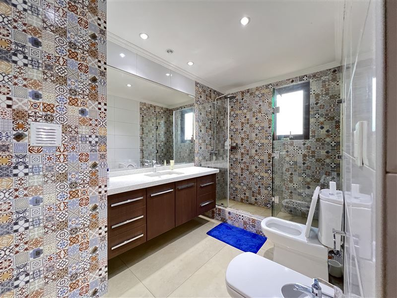 Venta Casa Norte 6D en suite Walk-in cl&oacute;set 7B 10E 1B Los Trapenses - Lo Barnechea