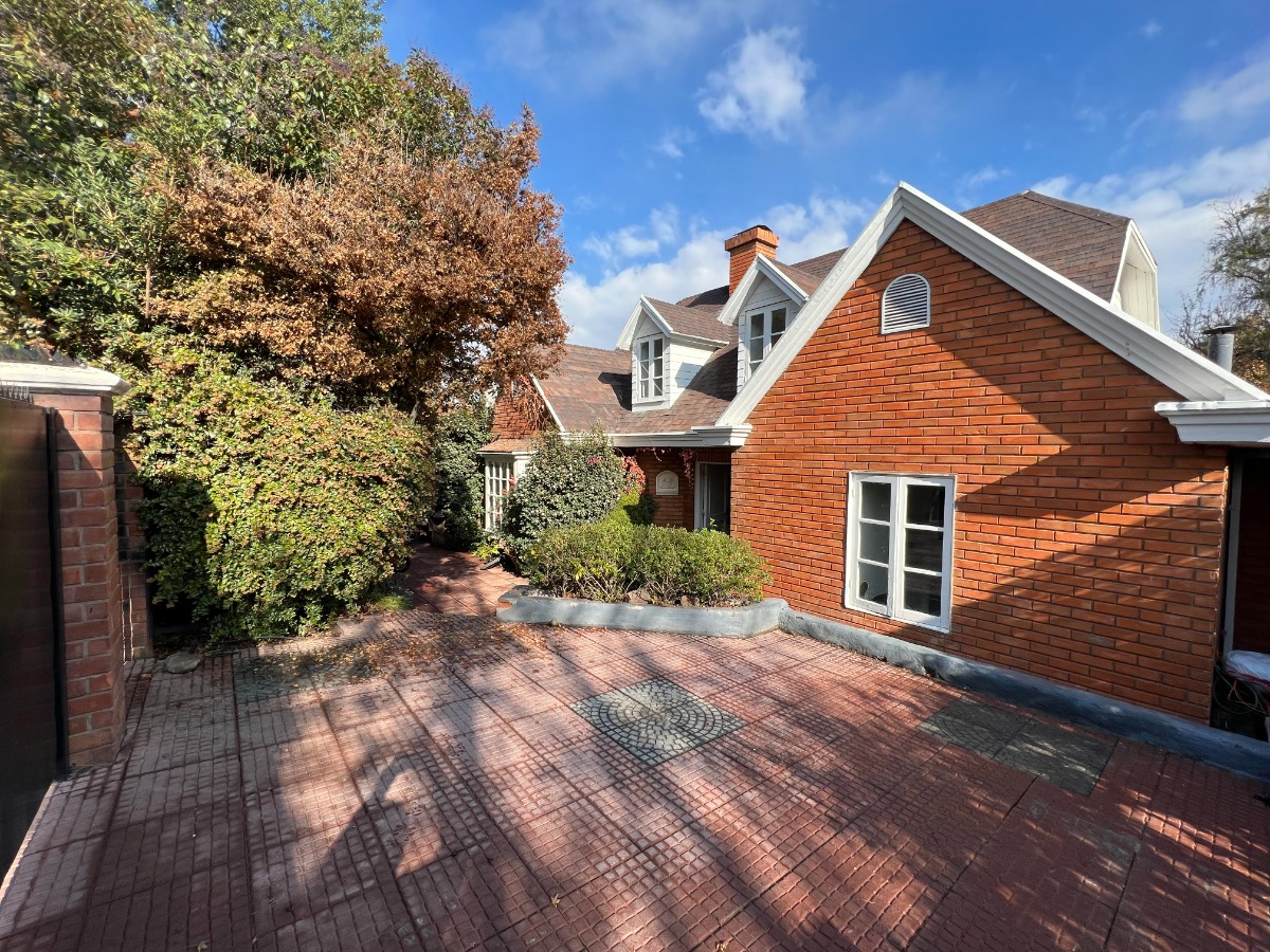 Venta Casa NP 6D en suite Walk-in cl&oacute;set 4B 2E 2B San Carlos de Apoquindo - Las Condes