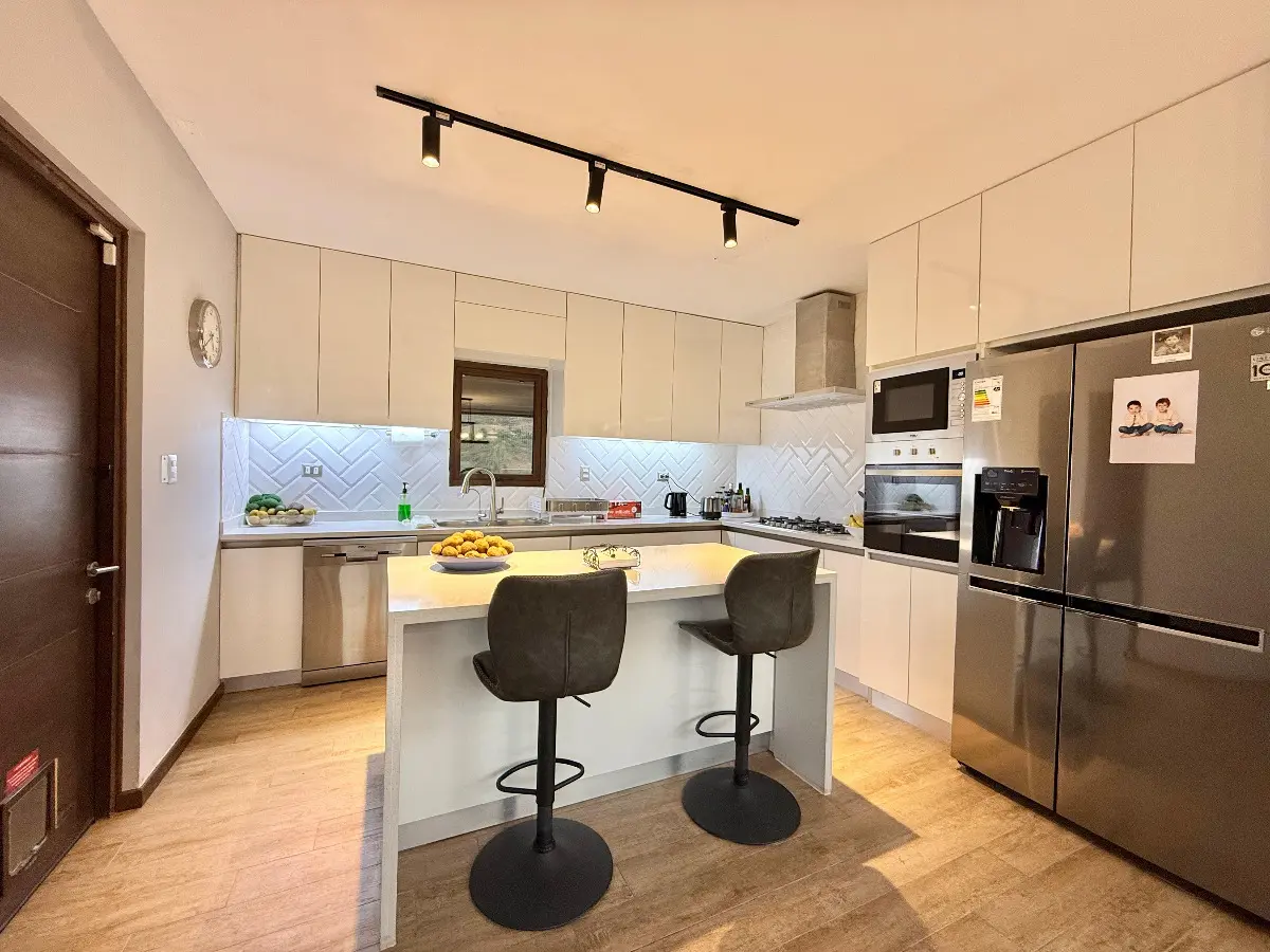 Venta Casa NOSP 6D WI cl&oacute;set Suite 5B 8E 2Bd 320m2 El Array&aacute;n - Lo Barnechea