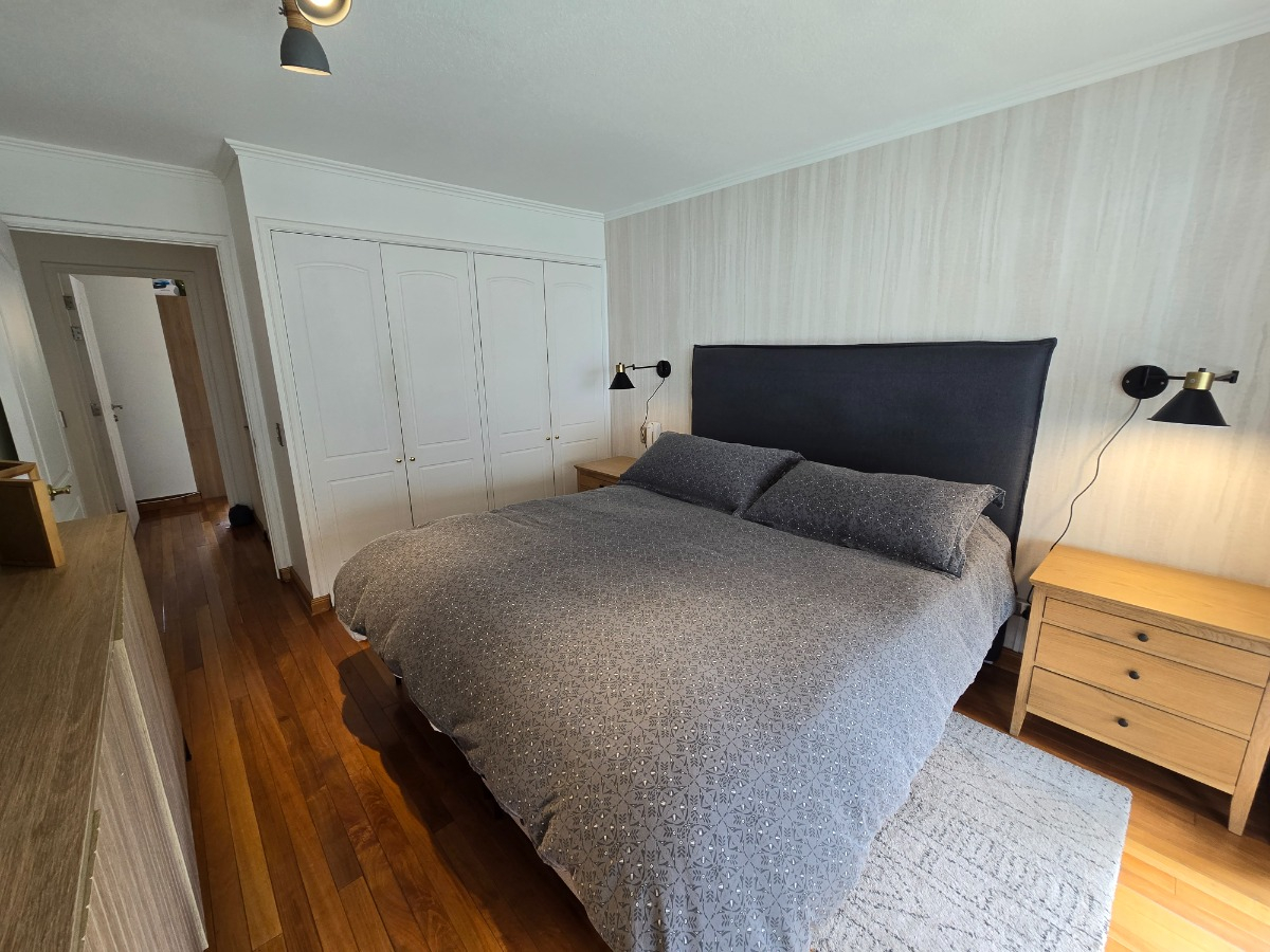 Venta Casa P 5D 4B 2E 2B San Carlos de Apoquindo - Las Condes