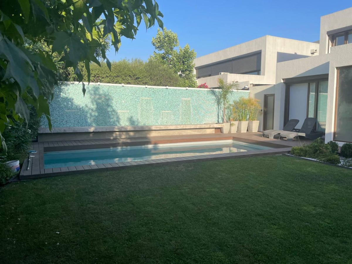 Venta Casa NO 5D en suite Walk-in cl&oacute;set 6B 4E 1B La Dehesa - Lo Barnechea