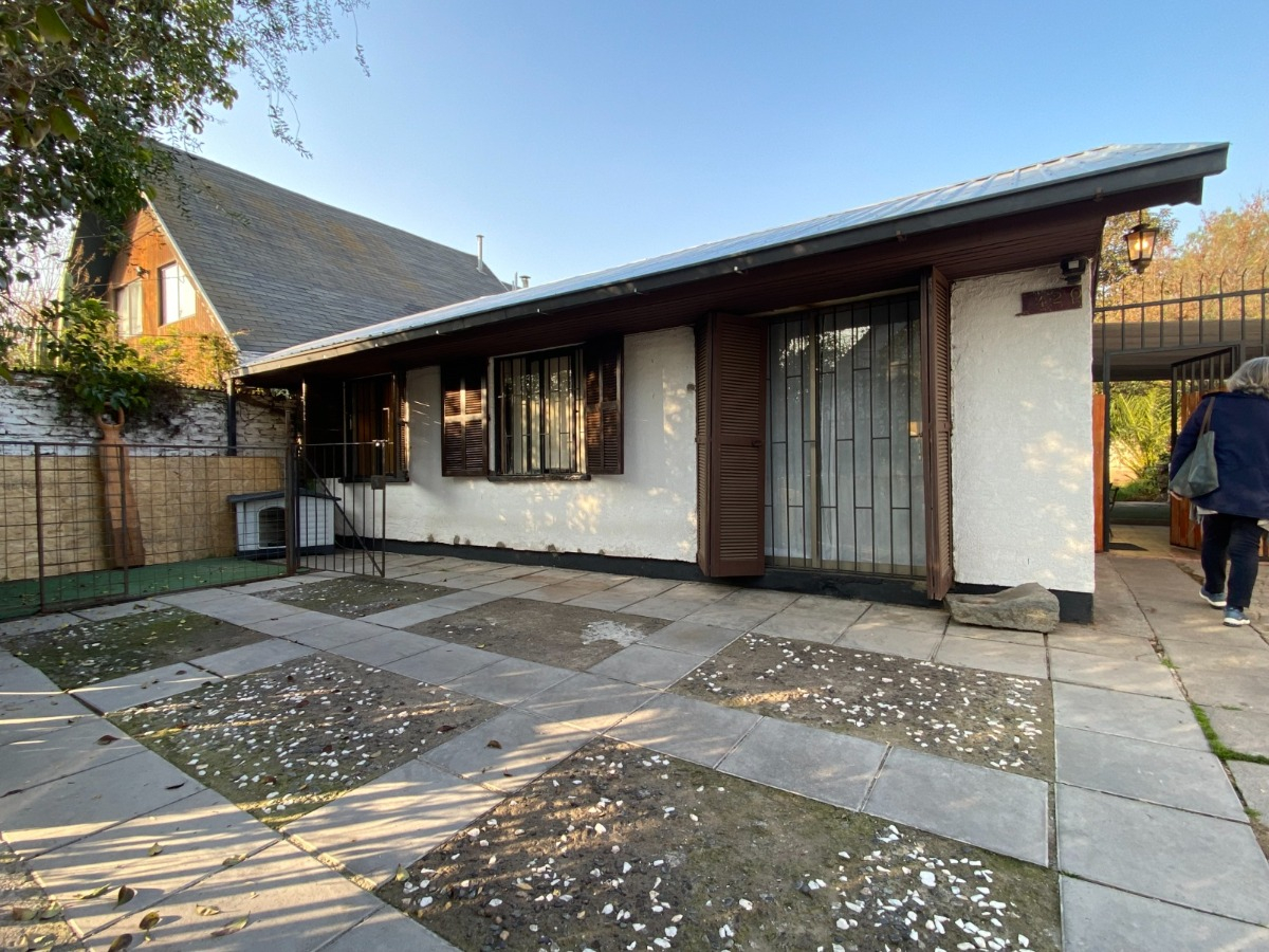 Venta Casa NP 4D 3B 2E 1B Rotonda Atenas - Las Condes