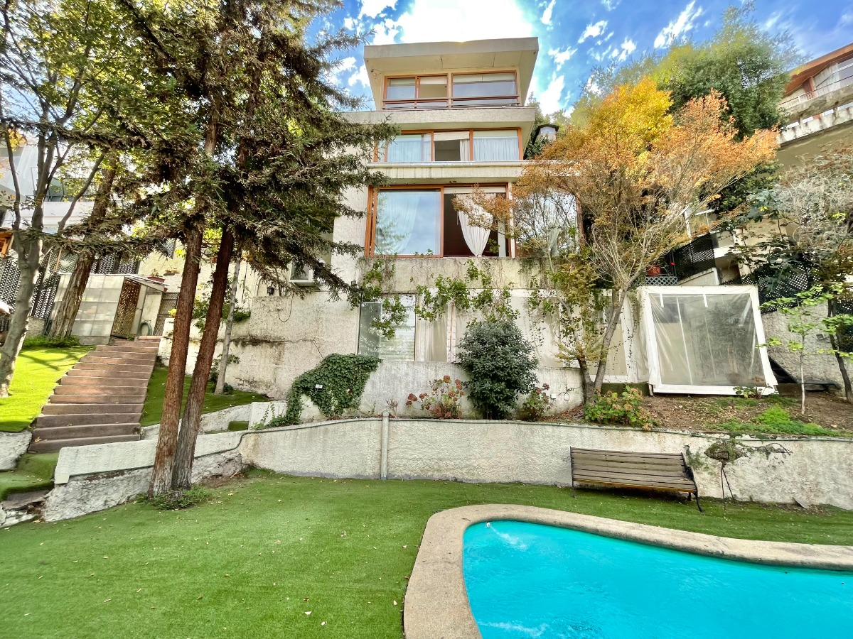 Venta Casa S 5D en suite Walk-in cl&oacute;set 5B 3E 1B Barrio El Golf - Las Condes