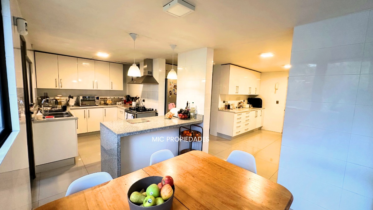 Venta Casa 5D en suite 4B 2E 2B San Carlos de Apoquindo - Las Condes