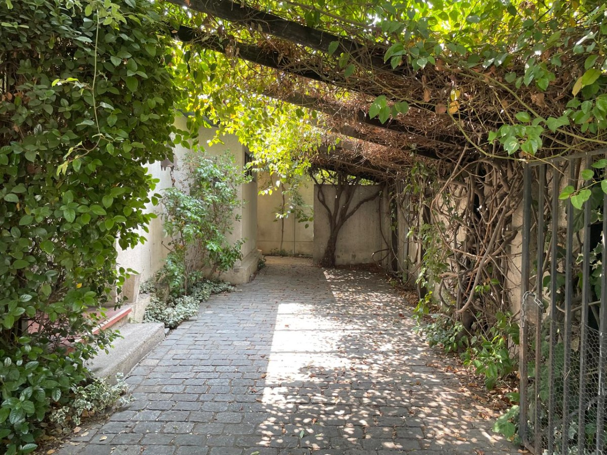 Venta Casa NOSP 4D 2B 3E 1B Metro Hernando de Magallanes - Las Condes