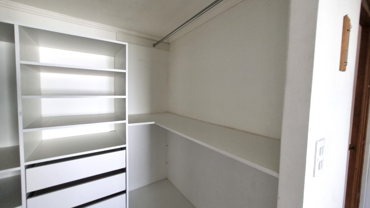 Arriendo Casa P 5D en suite Walk-in cl&oacute;set 4B 1E Carlos Ossand&oacute;n - La Reina