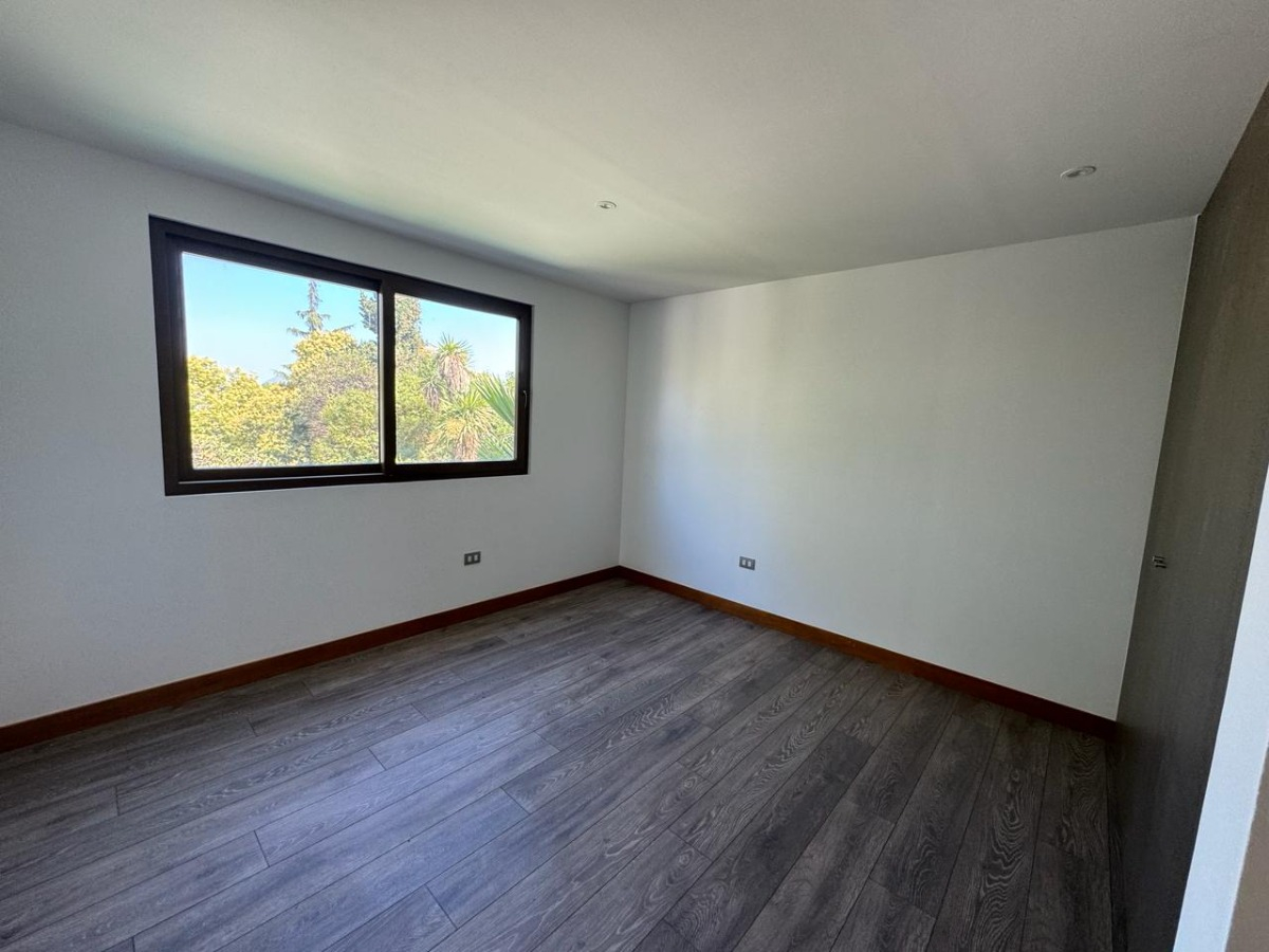 Venta Casa NO 6D Walk-in cl&oacute;set 4B 2E 1B San Carlos de Apoquindo - Las Condes