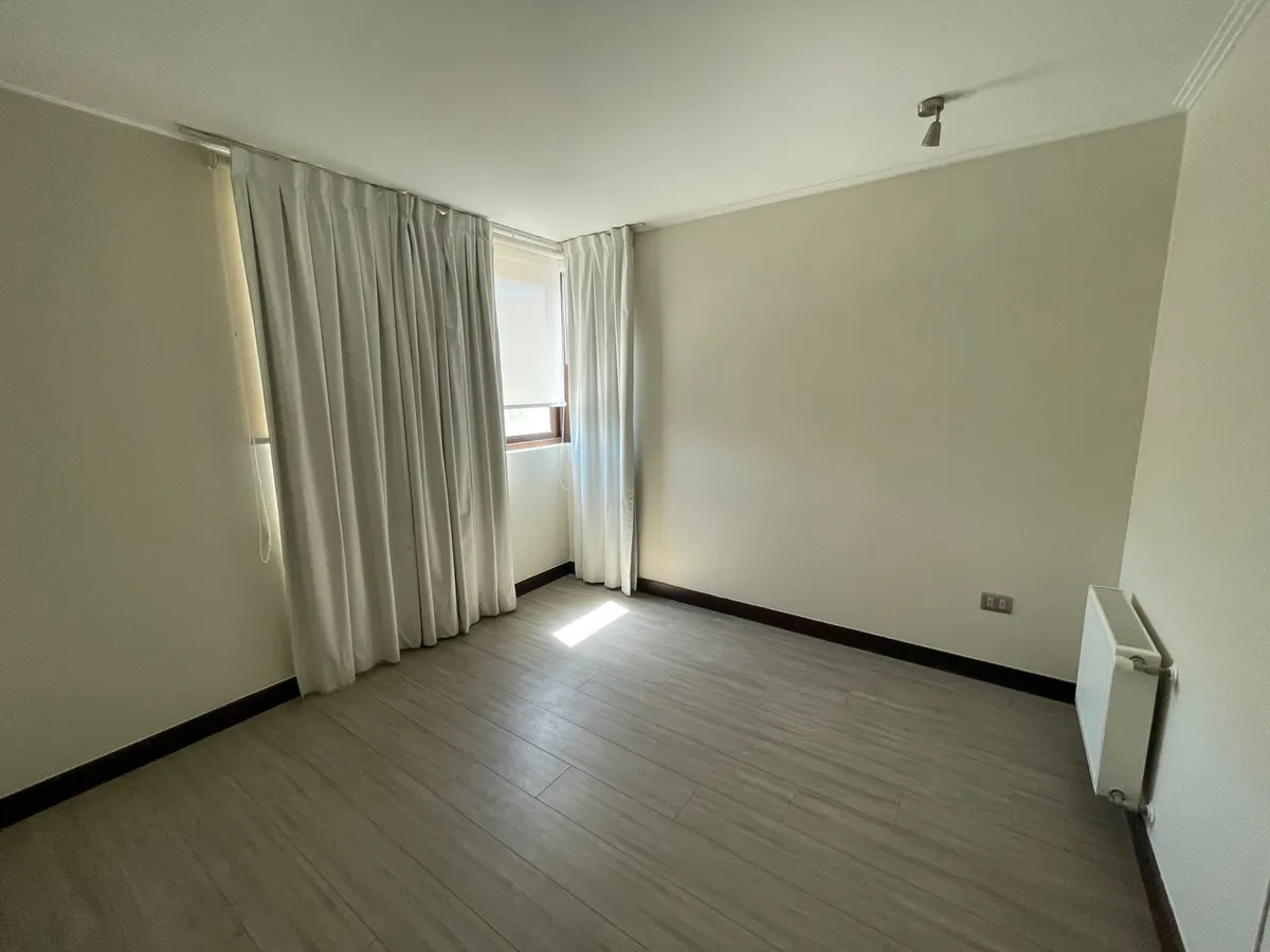 Arriendo Casa 4D WI cl&oacute;set Suite 4B 3E 1Bd Chicureo - Colina