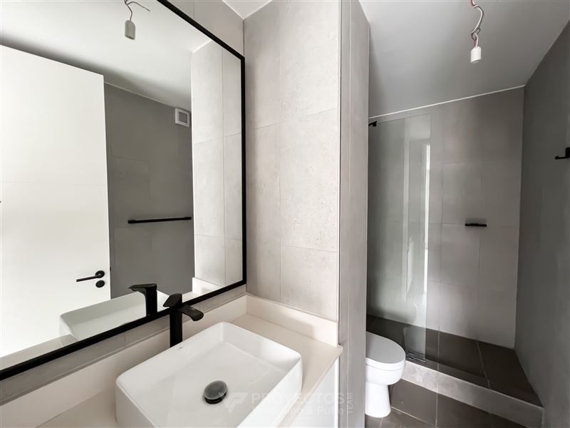 Venta Departamento Oriente 2D en suite Walk-in cl&oacute;set 2B 1E 1B Plaza San Enrique - Lo Barnechea