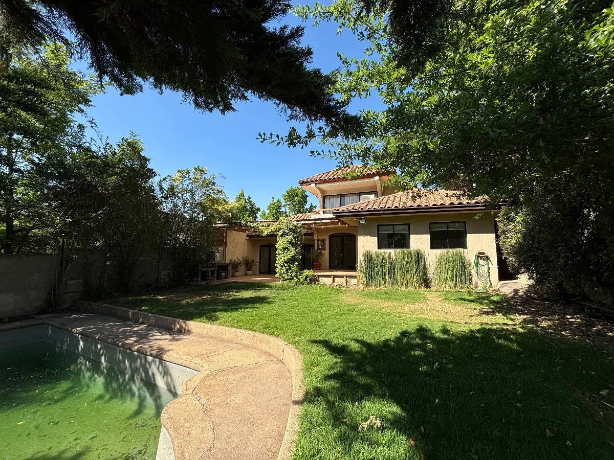 Arriendo Casa 6D en suite Walk-in cl&oacute;set 4B 3E 1B Quinchamal&iacute; - Las Condes