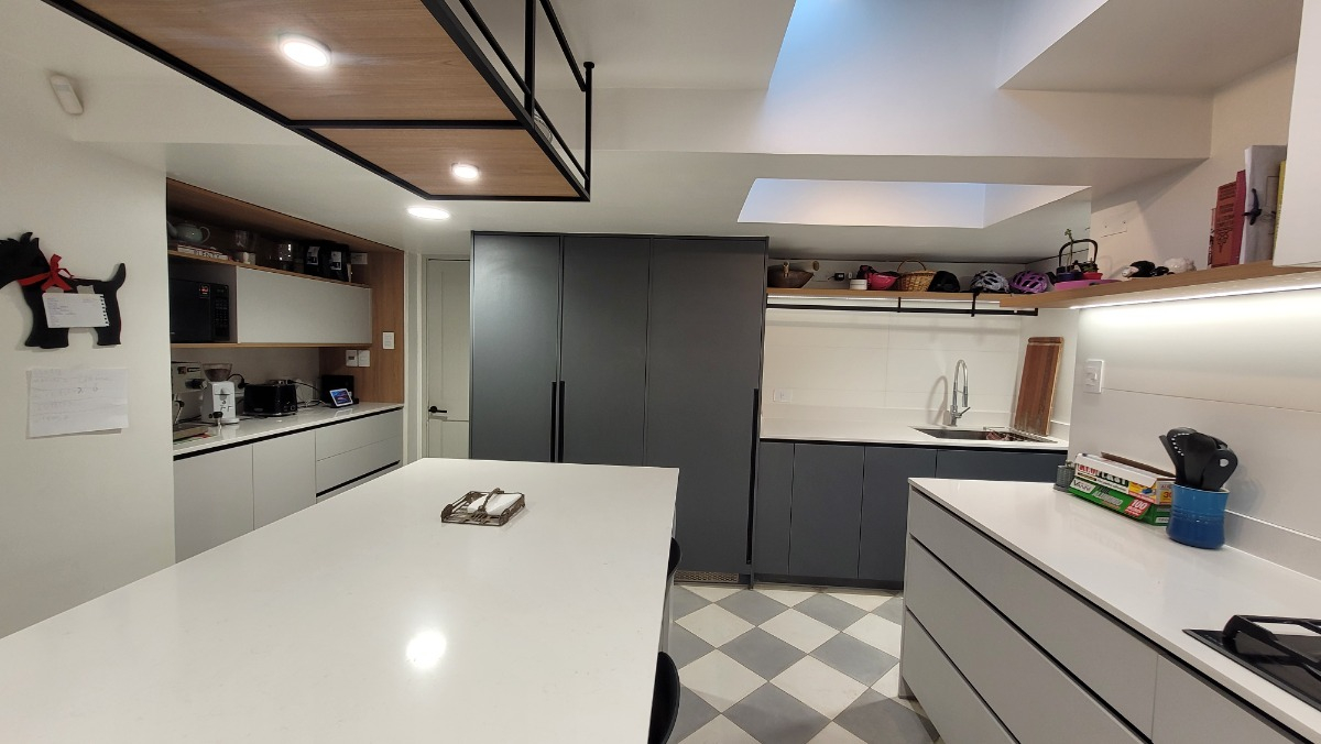 Arriendo Casa NP 4D 4B 2E 2B Borde R&iacute;o - Casa Piedra - Vitacura