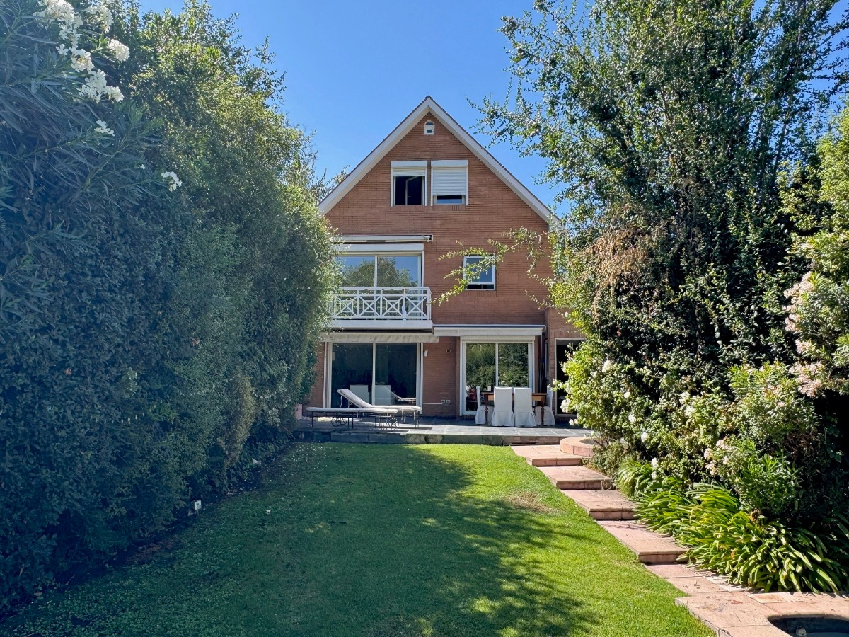 Venta Casa P 5D en suite Walk-in cl&oacute;set 5B 2E 1B Los Trapenses - Lo Barnechea