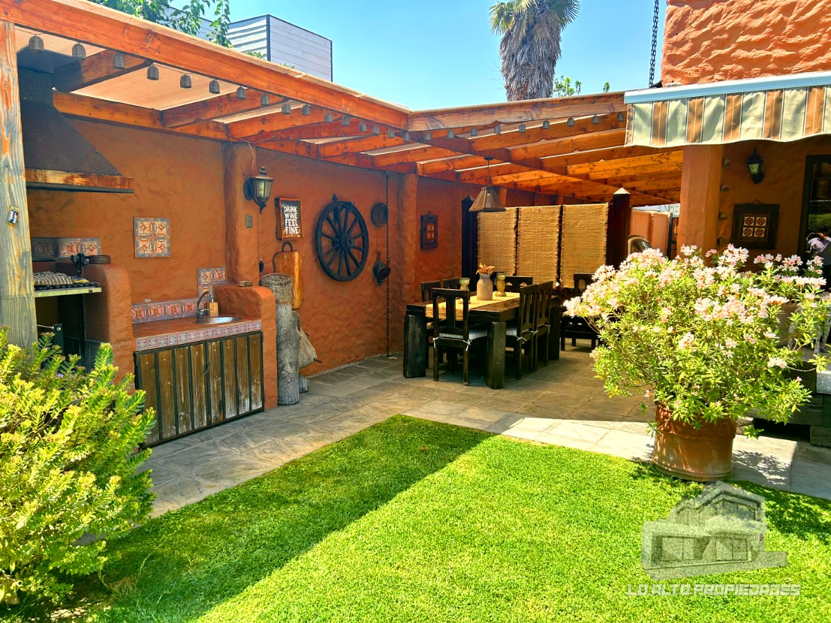 Venta Casa 5D en suite Walk-in cl&oacute;set 4B 4E 1B Metro Sim&oacute;n Bolivar - La Reina