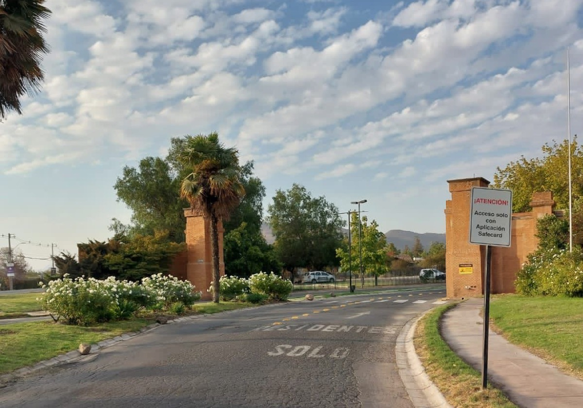 Venta Casa NO 4D en suite Walk-in cl&oacute;set 4B 6E 1B Chicureo - Colina