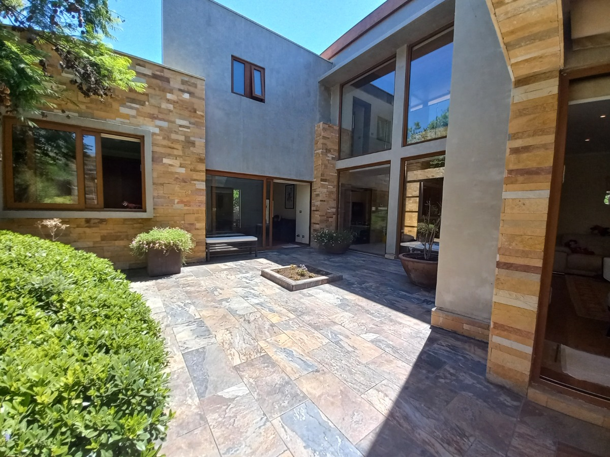 Venta Casa NP 5D en suite Walk-in cl&oacute;set 4B 6E 2B Chicureo - Colina