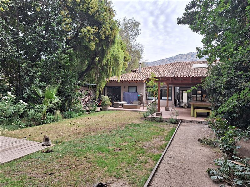 Venta Casa Oriente 4D en suite 4B 2E 1B Los Trapenses - Lo Barnechea