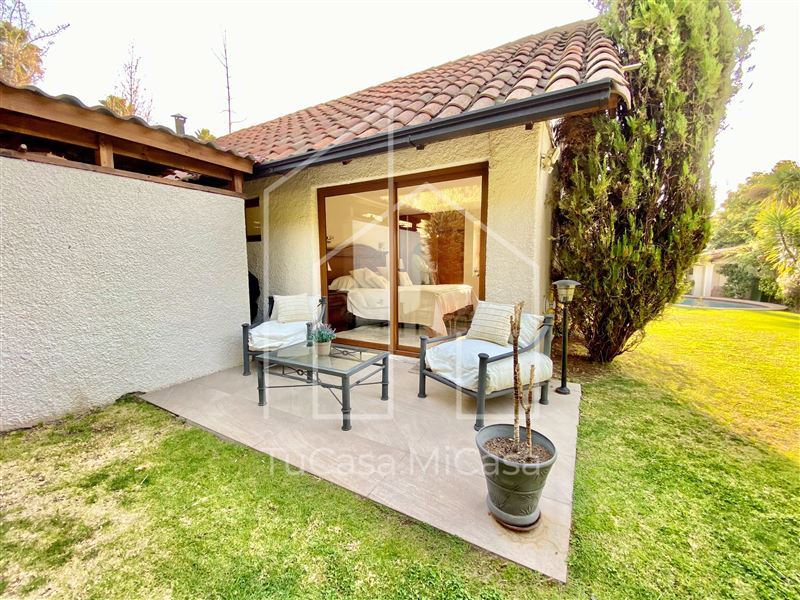 Venta Casa Nor-Oriente 4D en suite Walk-in cl&oacute;set 3B 2E 1B San Carlos de Apoquindo - Las Condes