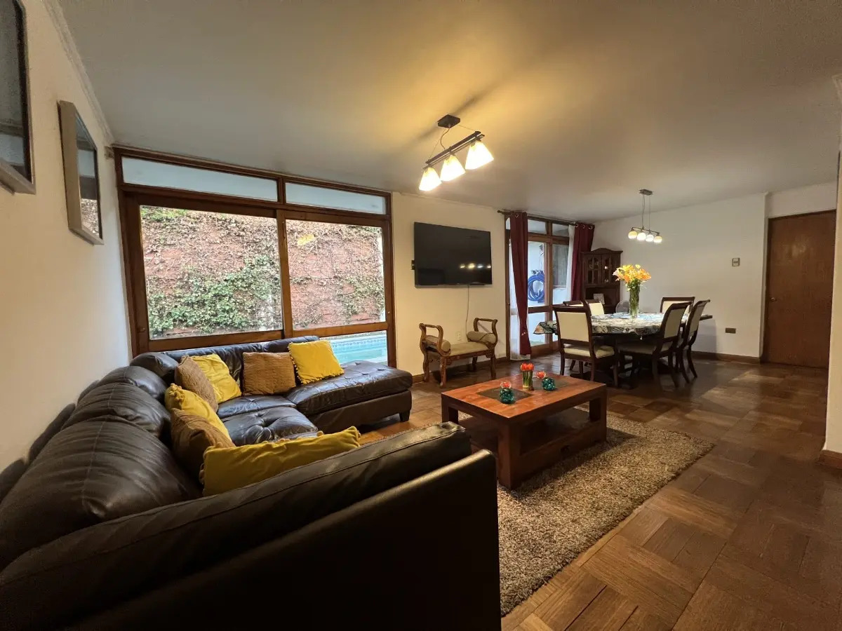 Venta Casa NO 5D en suite Walk-in cl&oacute;set 3B 3E 1B Los Dominicos - Las Condes