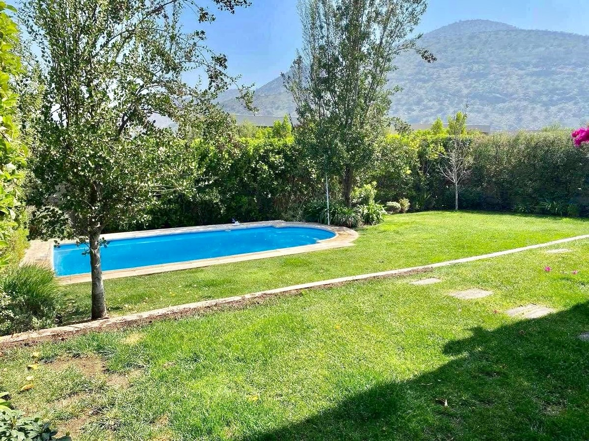 Venta Casa N 4D en suite Walk-in cl&oacute;set 4B 2E Chicureo - Colina