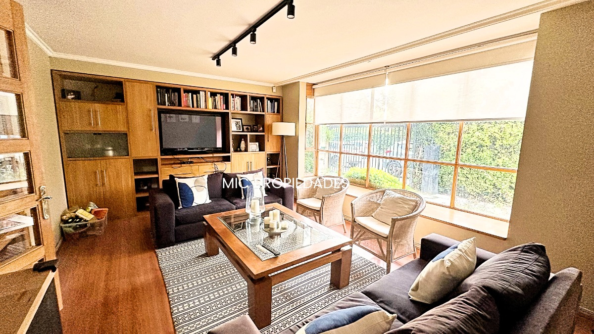 Venta Casa 5D en suite 4B 2E 2B San Carlos de Apoquindo - Las Condes