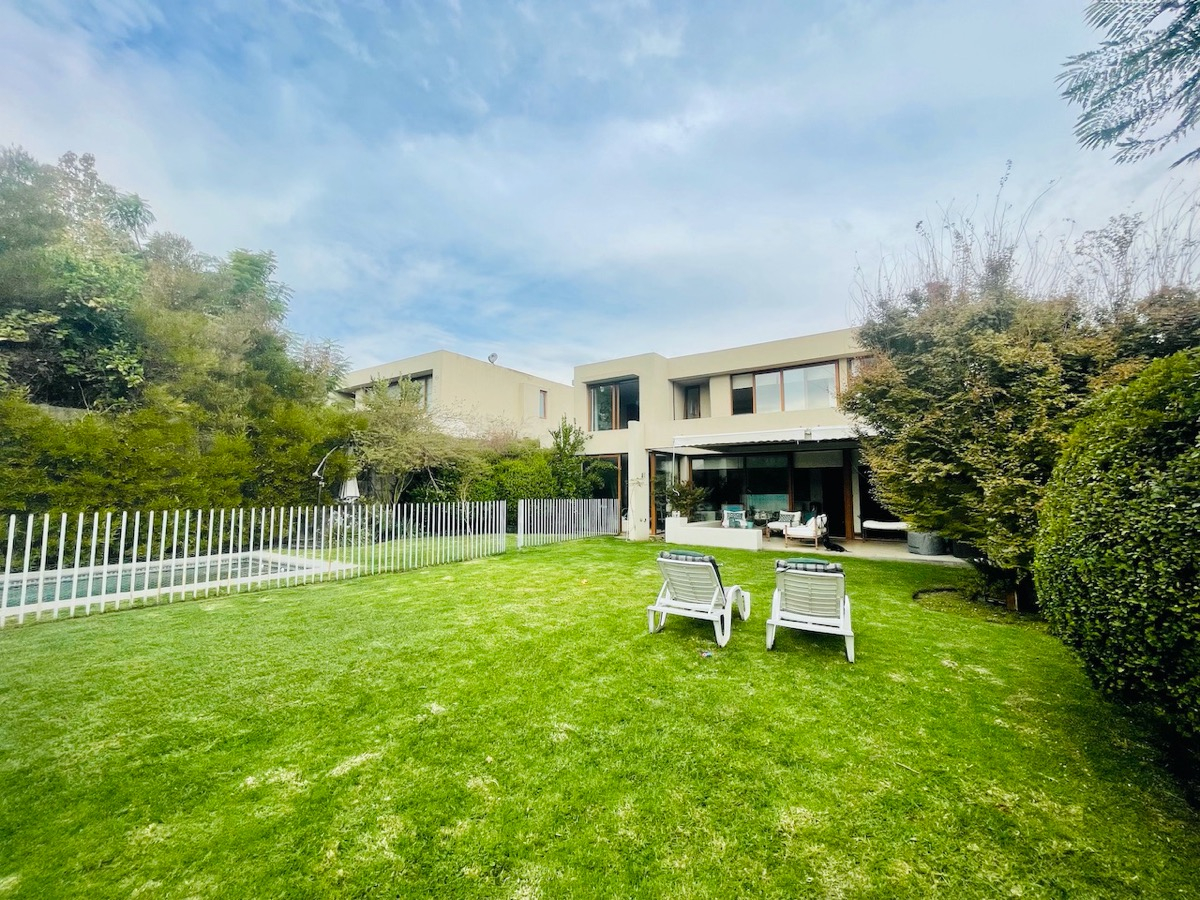 Venta Casa NO 5D en suite Walk-in cl&oacute;set 5B 2E 1B Chicureo - Colina