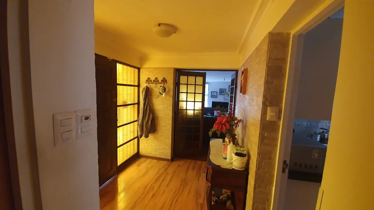 Venta Casa 4D Walk-in cl&oacute;set 3B 2E 1B Metro Sim&oacute;n Bolivar - La Reina
