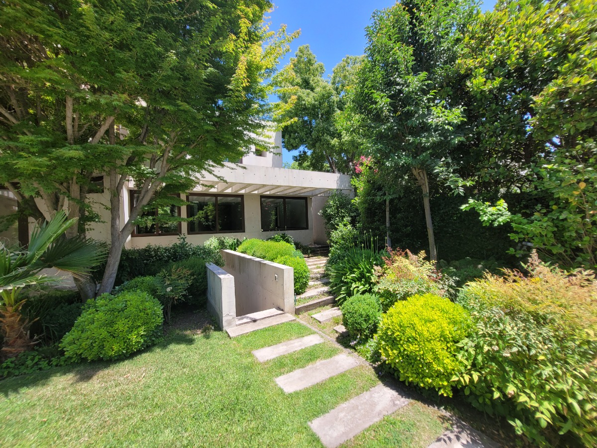 Venta Casa NOSP 6D en suite Walk-in cl&oacute;set 8B 4E 1B Los Trapenses - Lo Barnechea