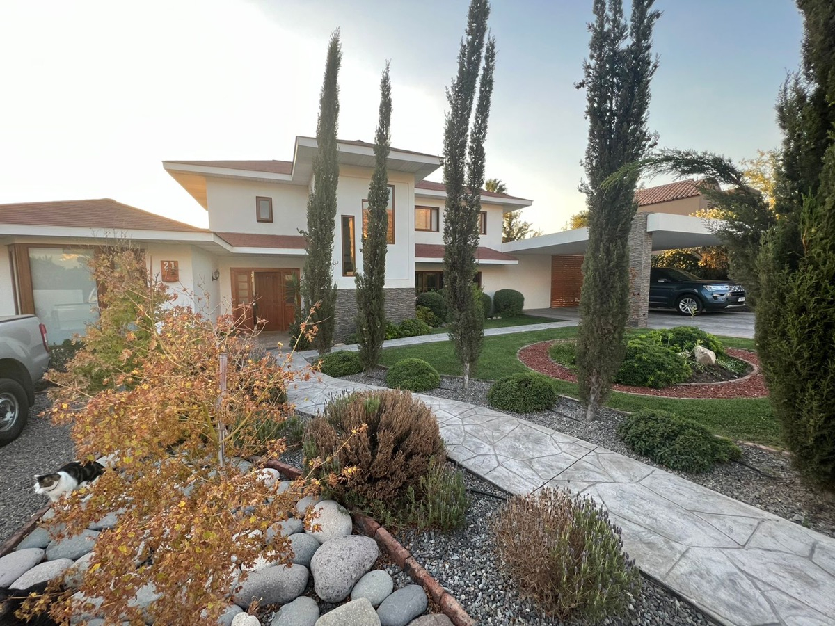Venta Casa NO 3D en suite Walk-in cl&oacute;set 4B 4E 1B Chicureo - Colina