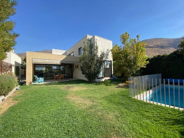 Venta Casa N 4D en suite Walk-in cl&oacute;set 4B 3E 1B Chicureo - Colina