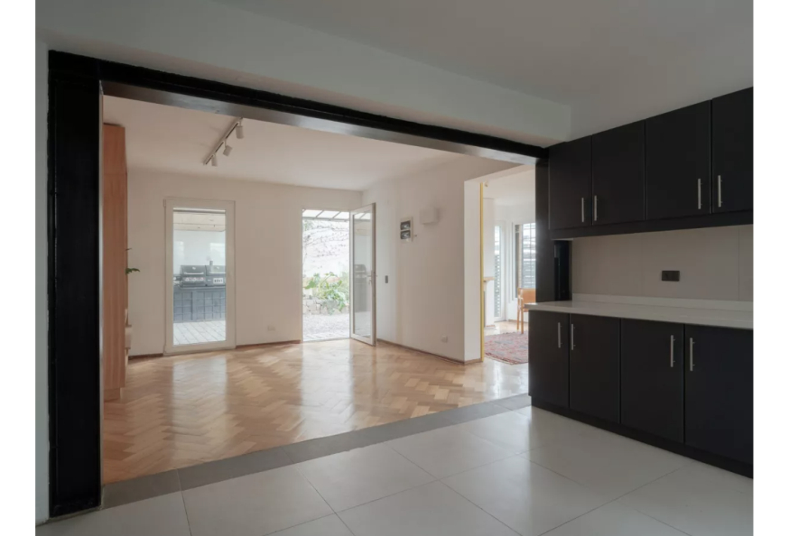 Venta Casa Oriente 1D 2B 2E Barrio El Golf - Las Condes